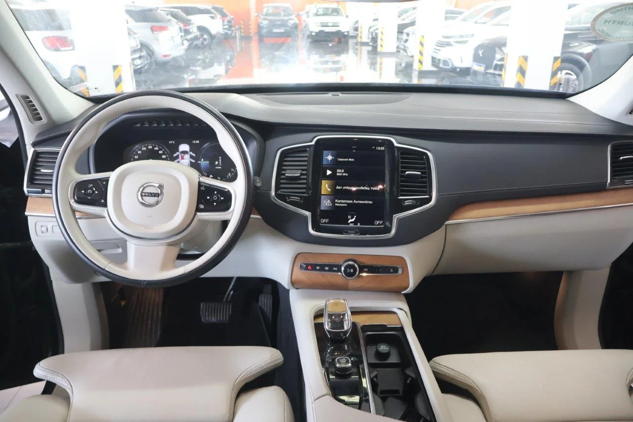 Volvo XC 90 - View model 18