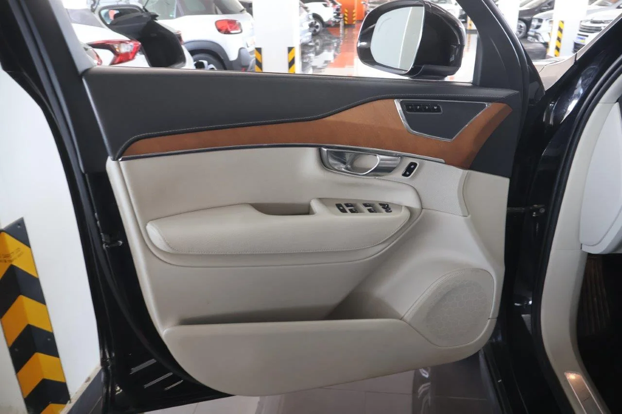 Volvo XC 90 - View model 25