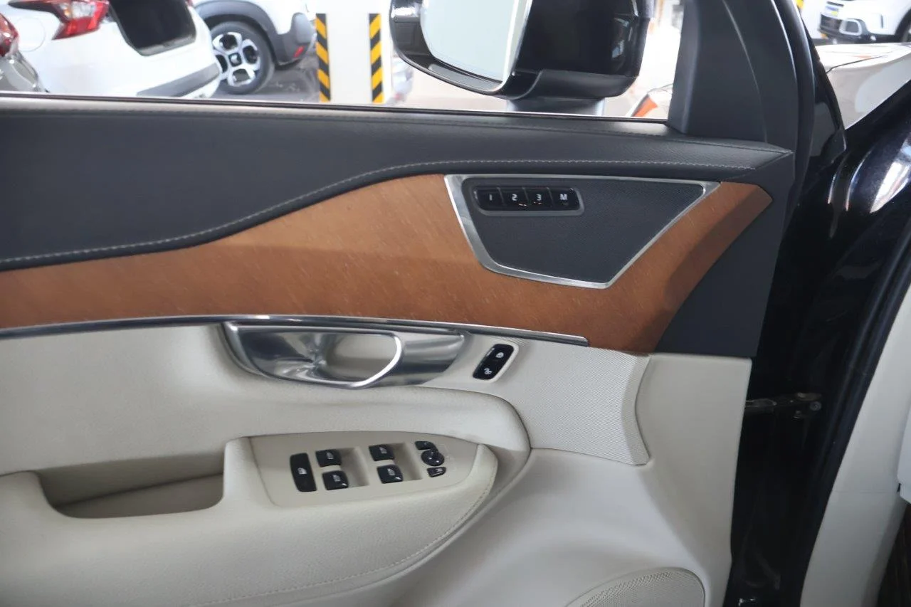 Volvo XC 90 - View model 26