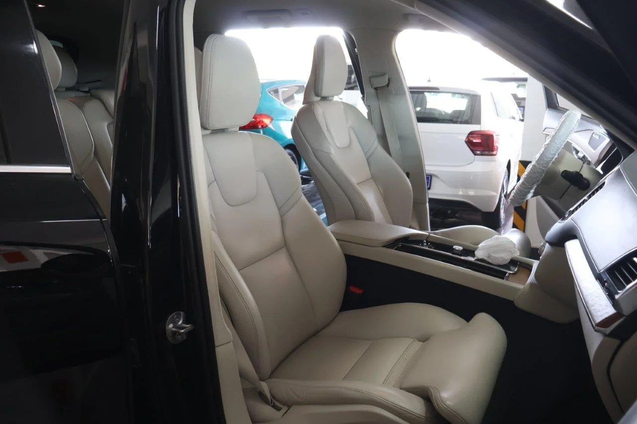 Volvo XC 90 - View model 35