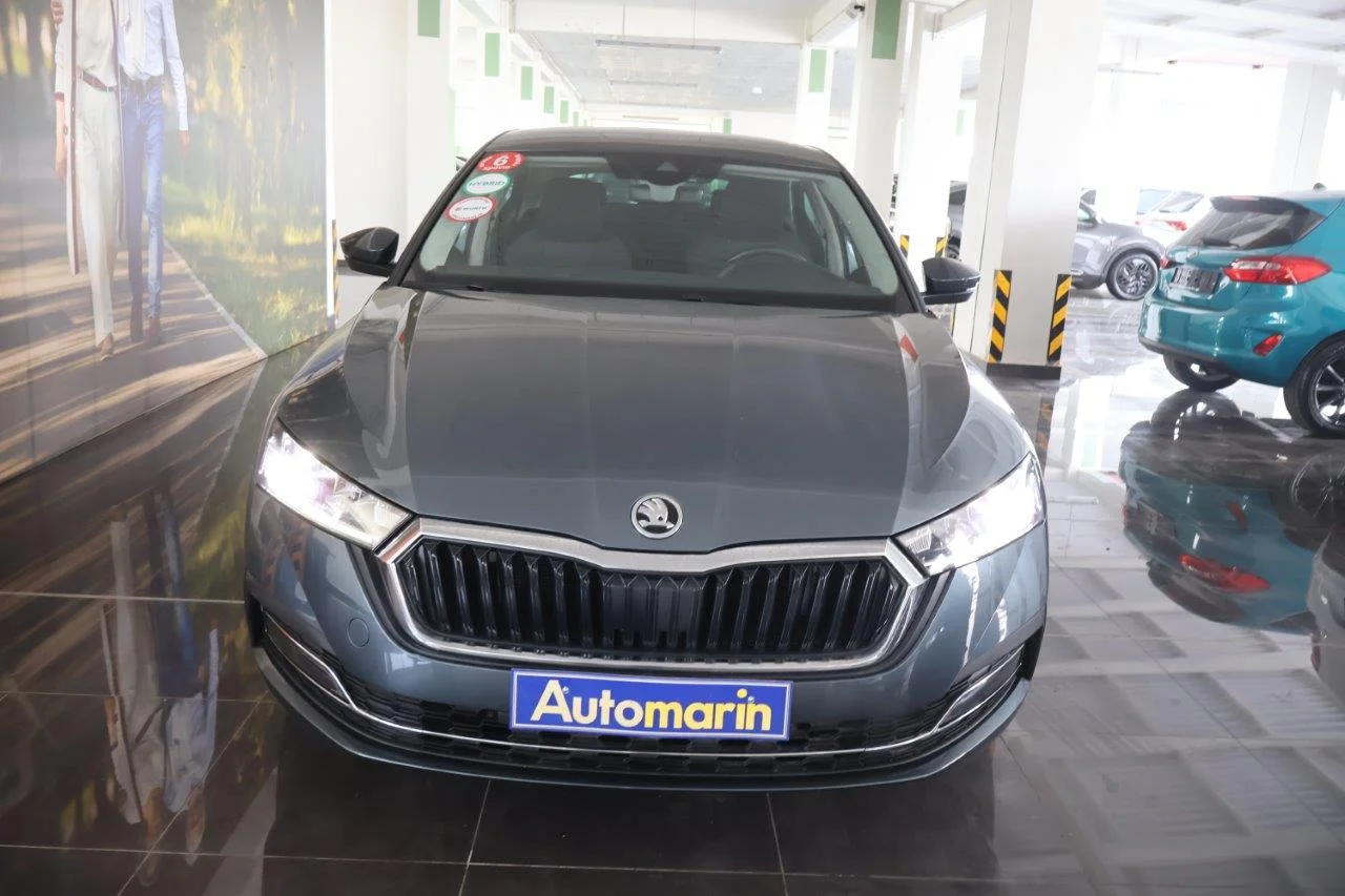 View 3 - Skoda Octavia - 2021