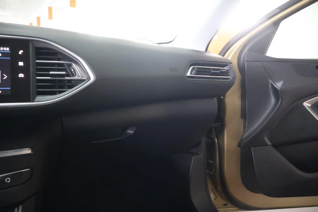 Peugeot 308 - View model 22