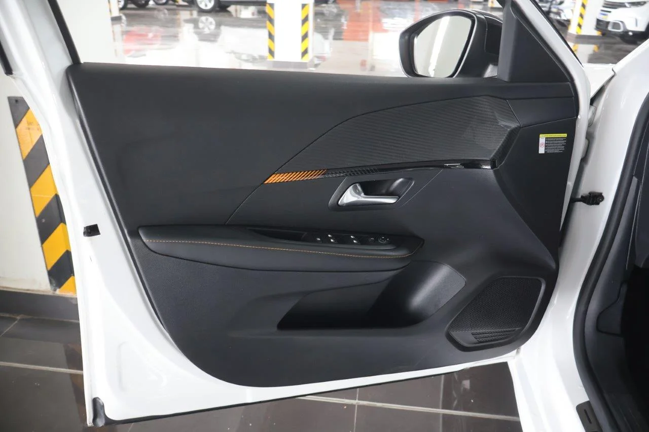 Peugeot 208 - View model 24