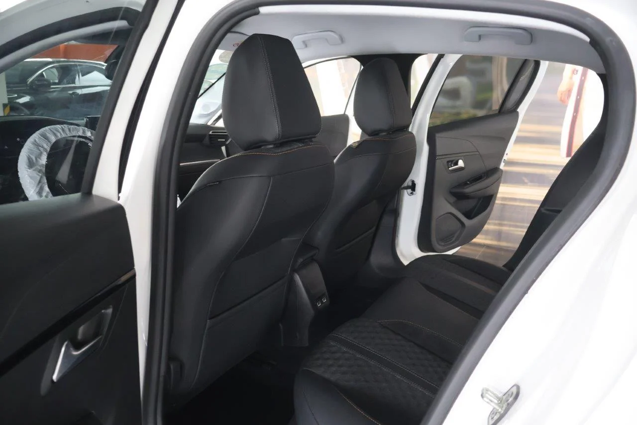 Peugeot 208 - View model 27