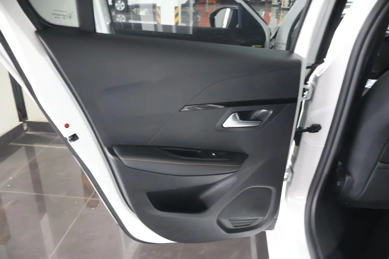 Peugeot 208 - View model 28