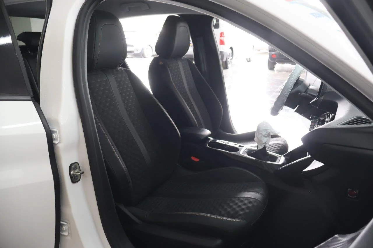 Peugeot 208 - View model 32