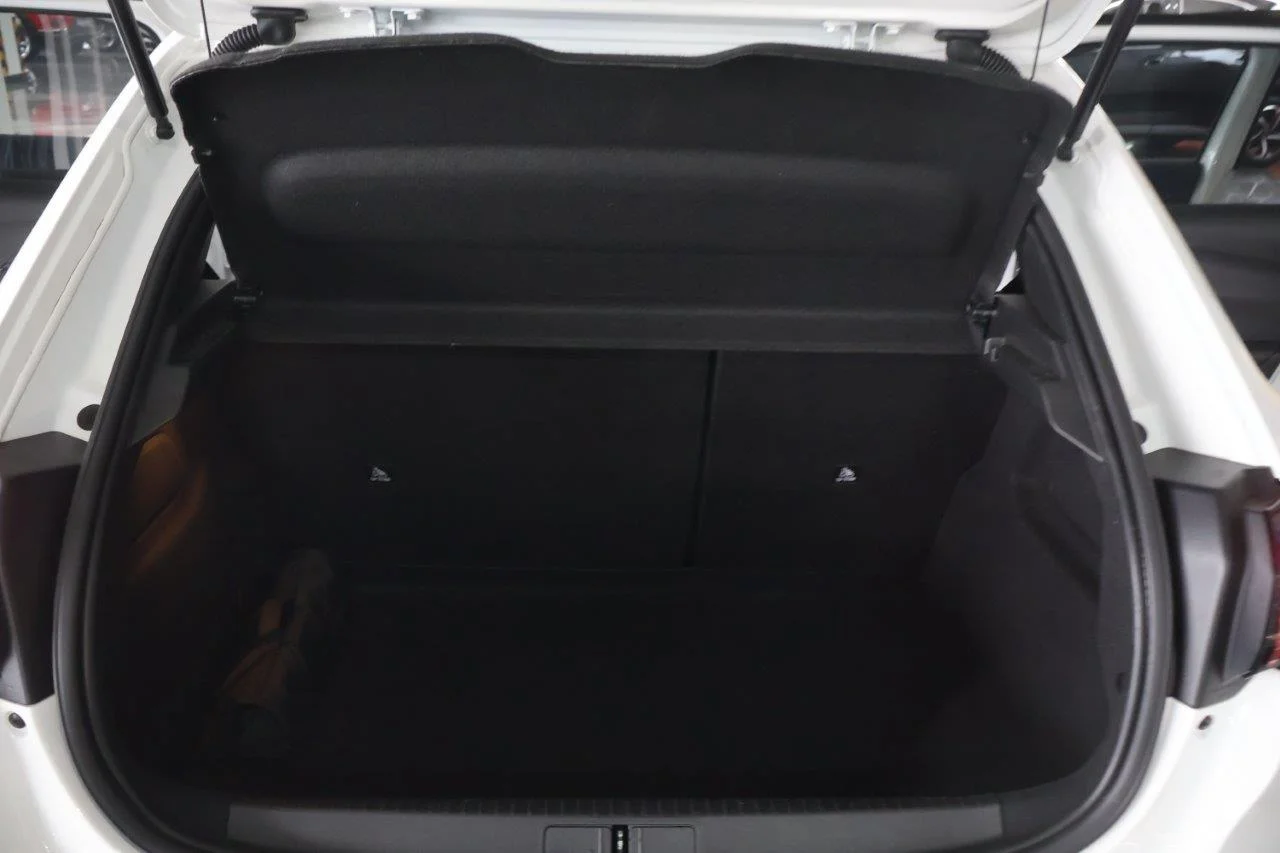 Peugeot 208 - View model 34