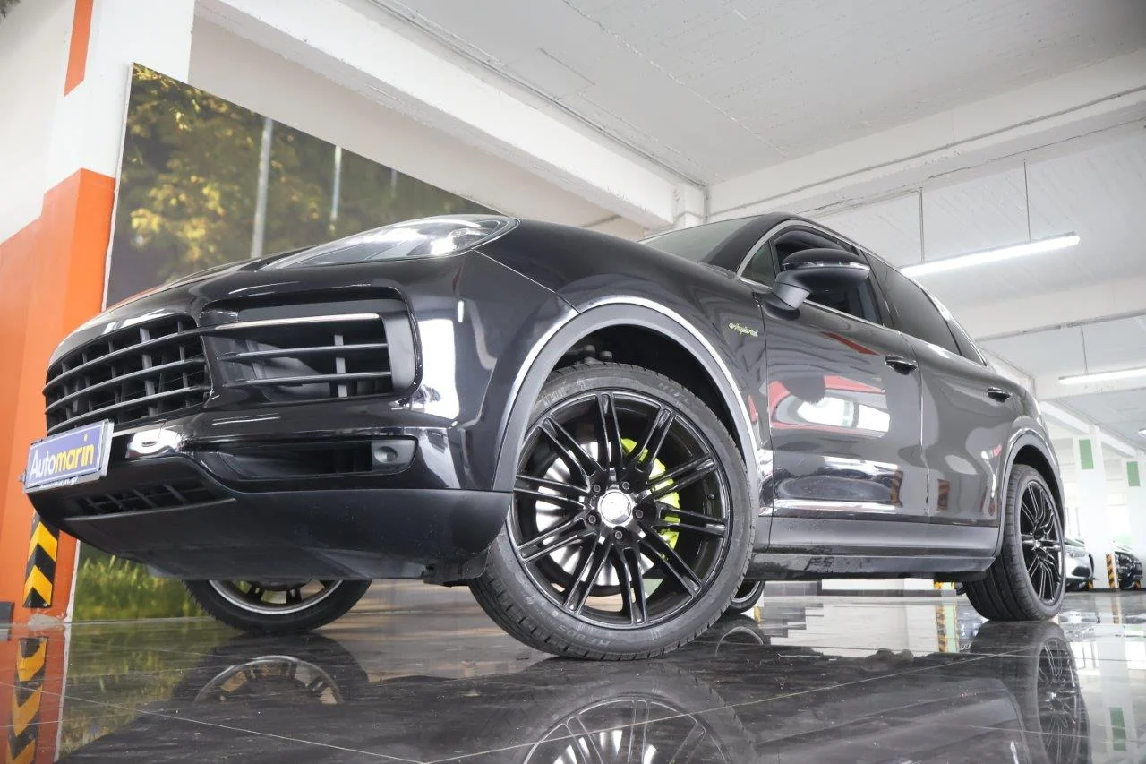 View 2 - Porsche Cayenne - 2022