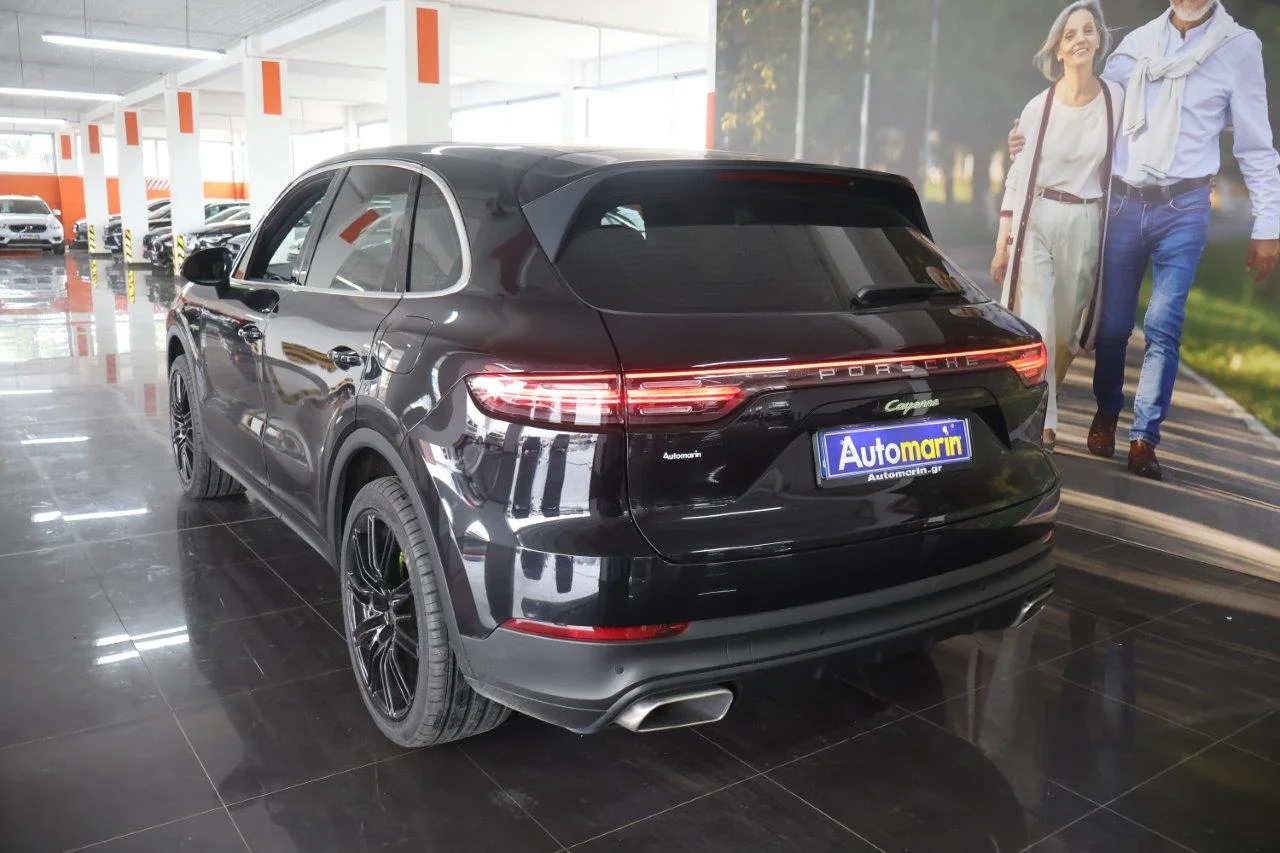 Porsche Cayenne - View model 6