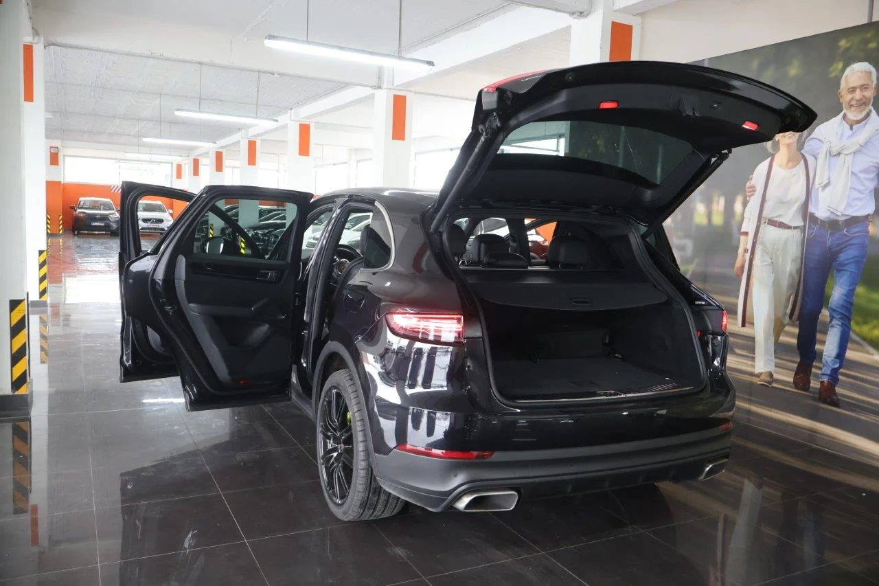 Porsche Cayenne - View model 7