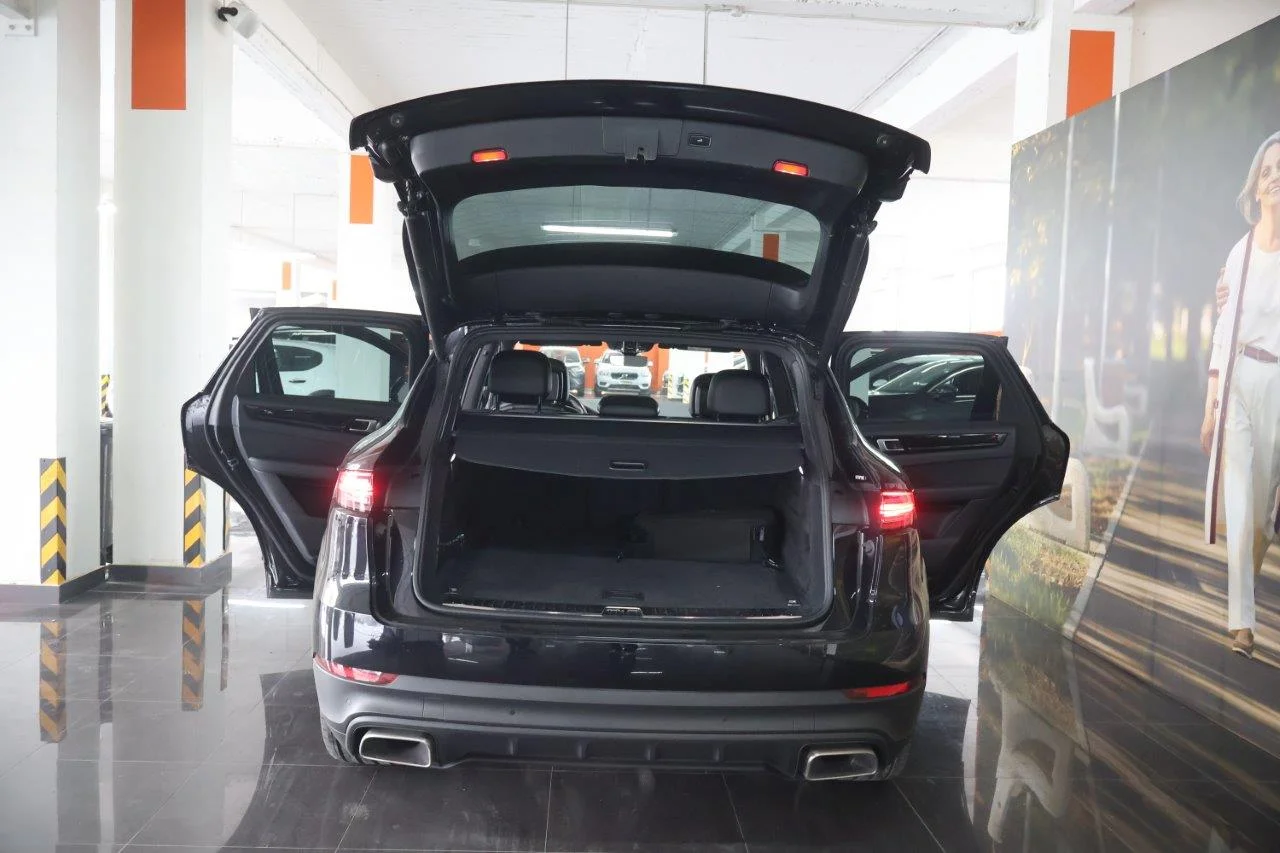 Porsche Cayenne - View model 8