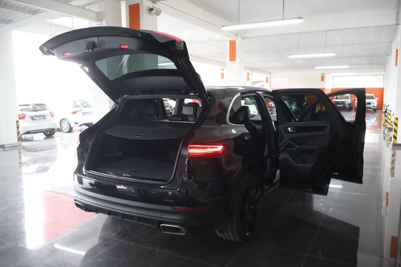 Porsche Cayenne - View model 9