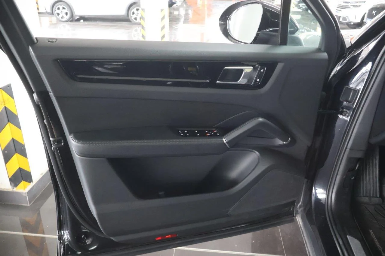 Porsche Cayenne - View model 28