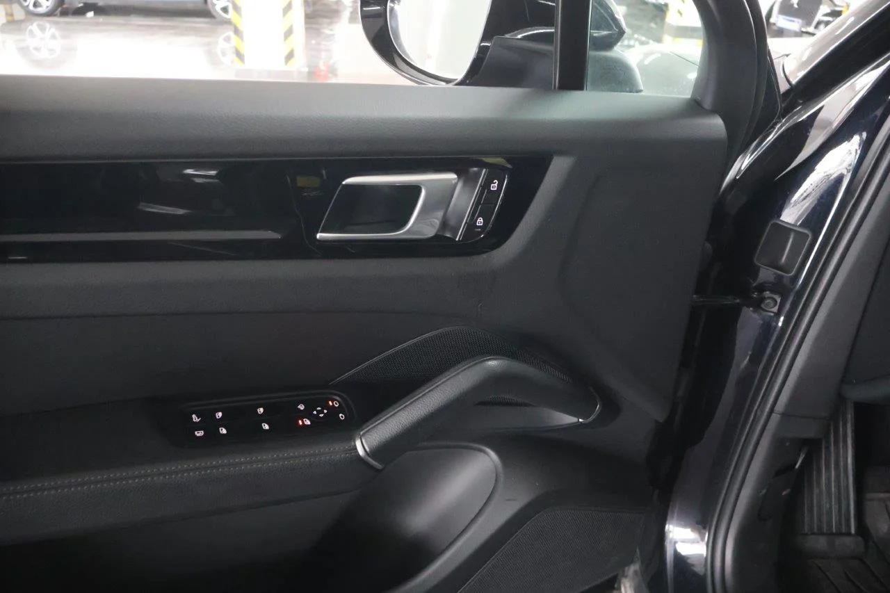 Porsche Cayenne - View model 29