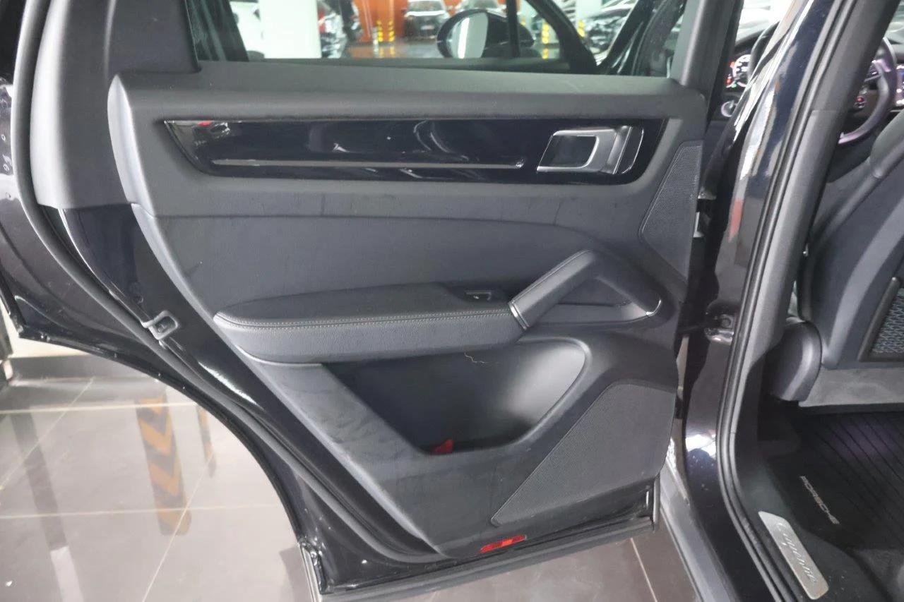 Porsche Cayenne - View model 36
