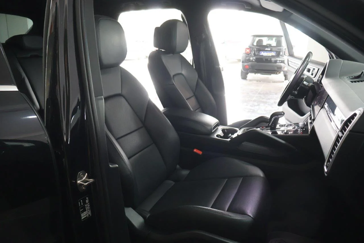 Porsche Cayenne - View model 40