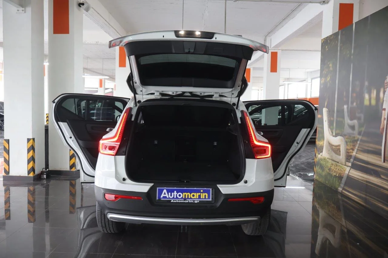 Volvo XC40 - View model 8