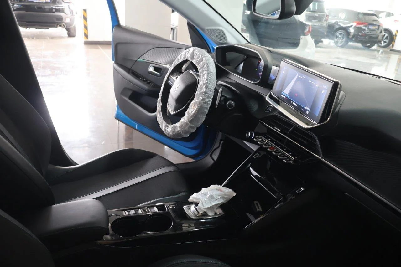 Peugeot 208 - View model 33