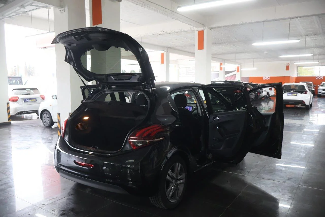 Peugeot 208 - View model 7