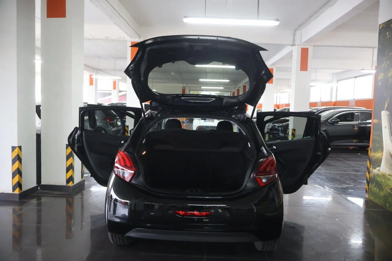 Peugeot 208 - View model 8