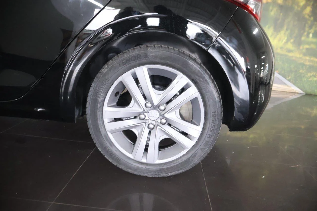 Peugeot 208 - View model 12