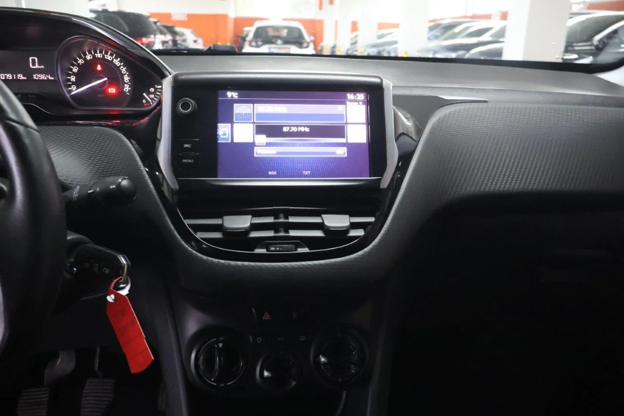 Peugeot 208 - View model 21
