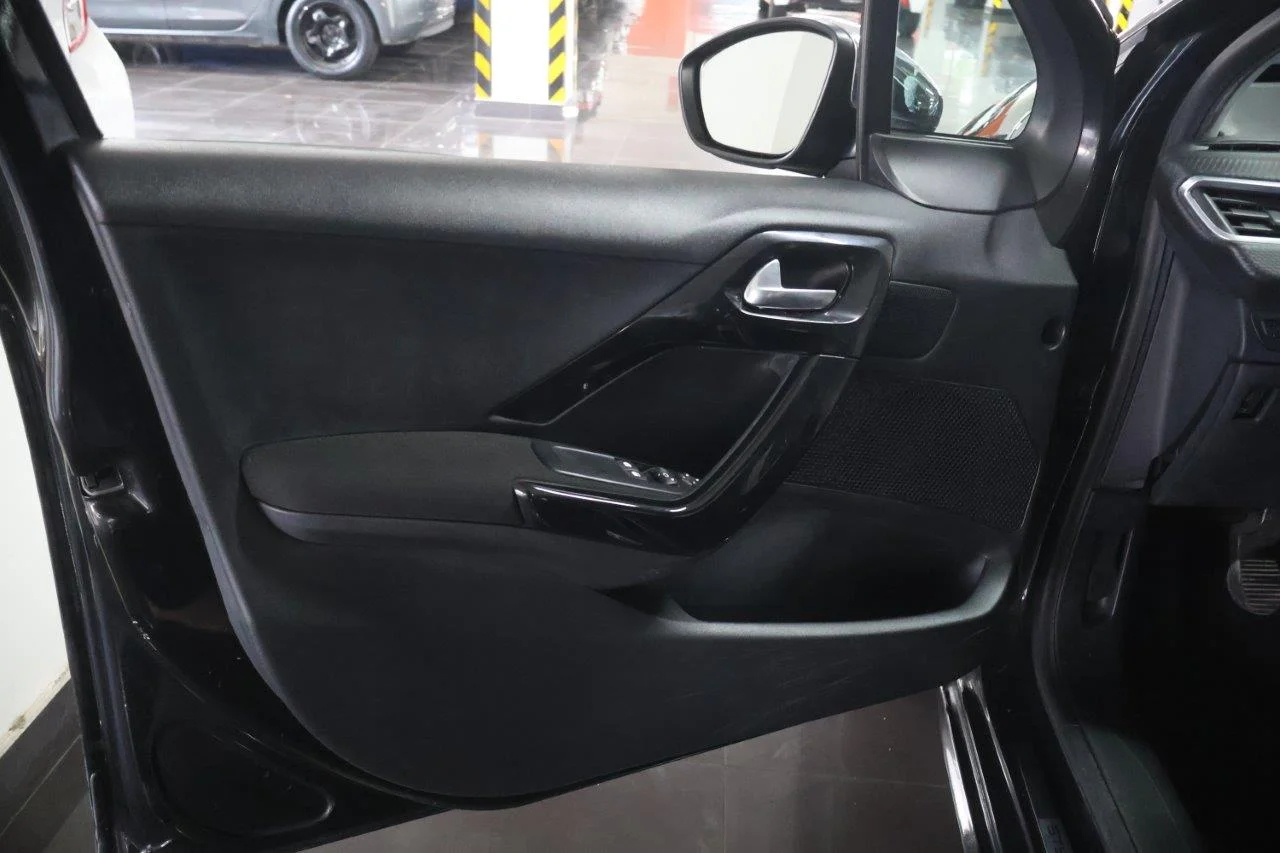Peugeot 208 - View model 24