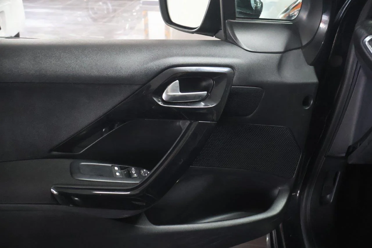 Peugeot 208 - View model 25