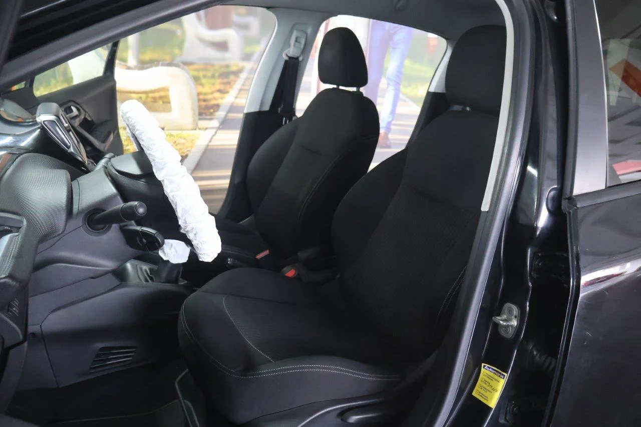 Peugeot 208 - View model 26
