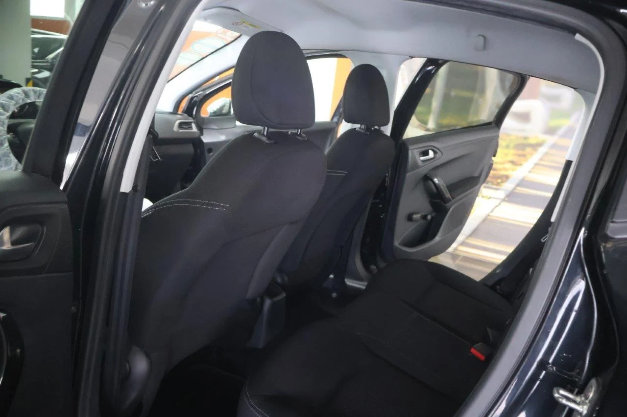 Peugeot 208 - View model 27