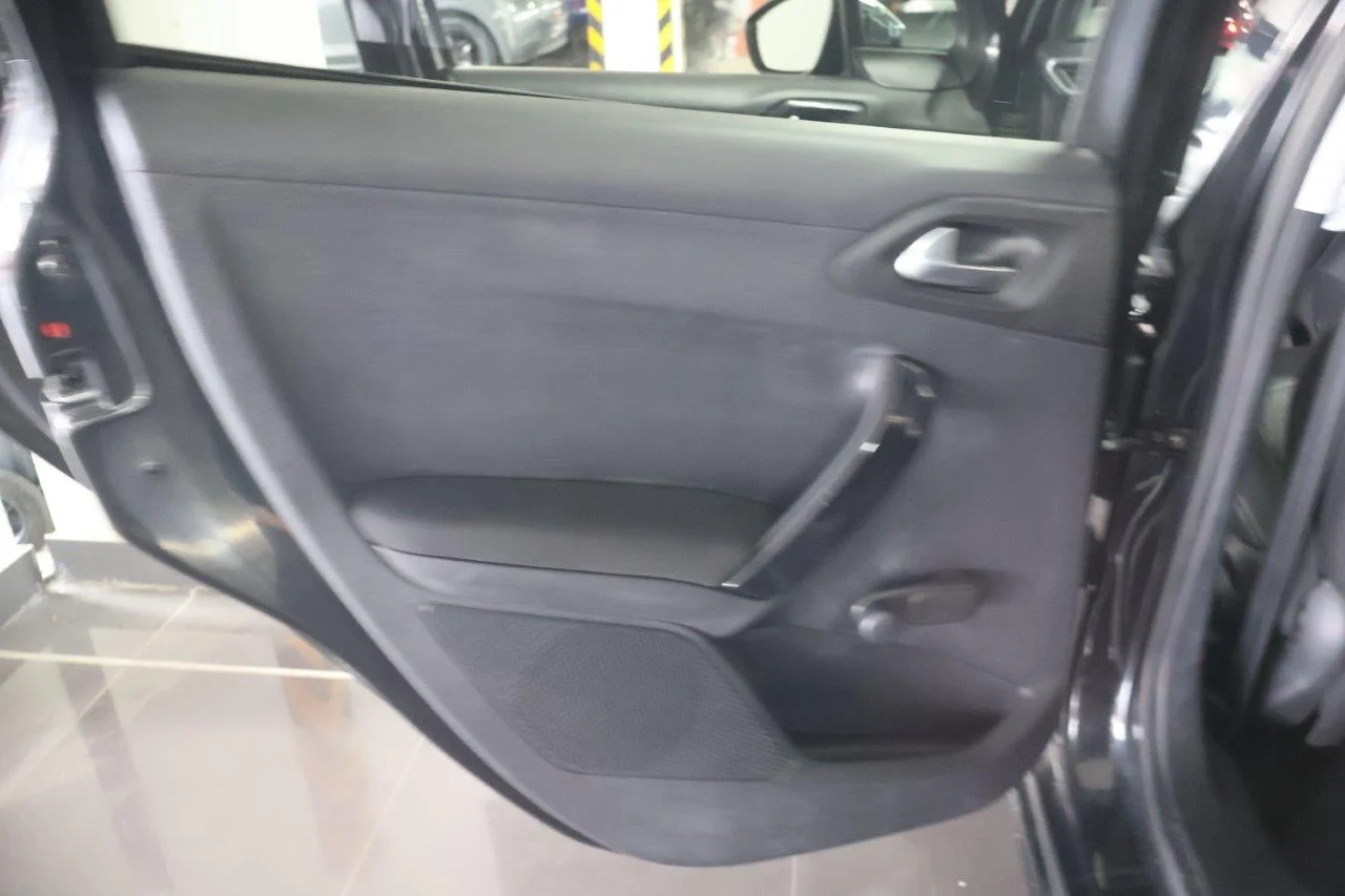 Peugeot 208 - View model 28