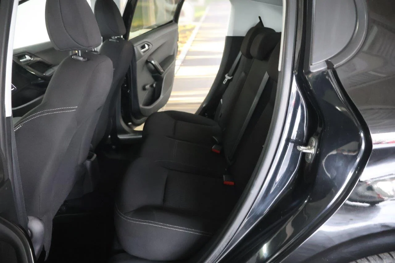 Peugeot 208 - View model 29
