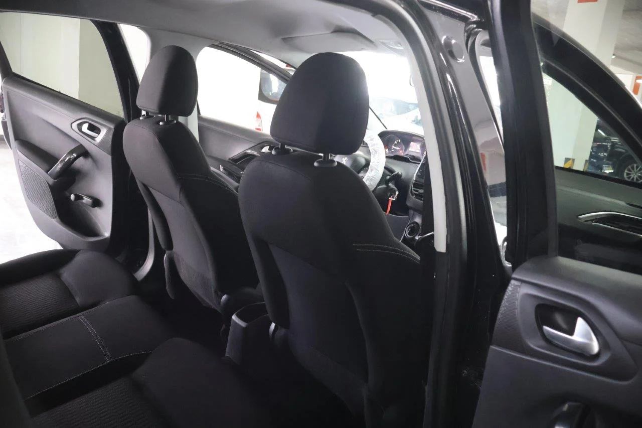 Peugeot 208 - View model 30