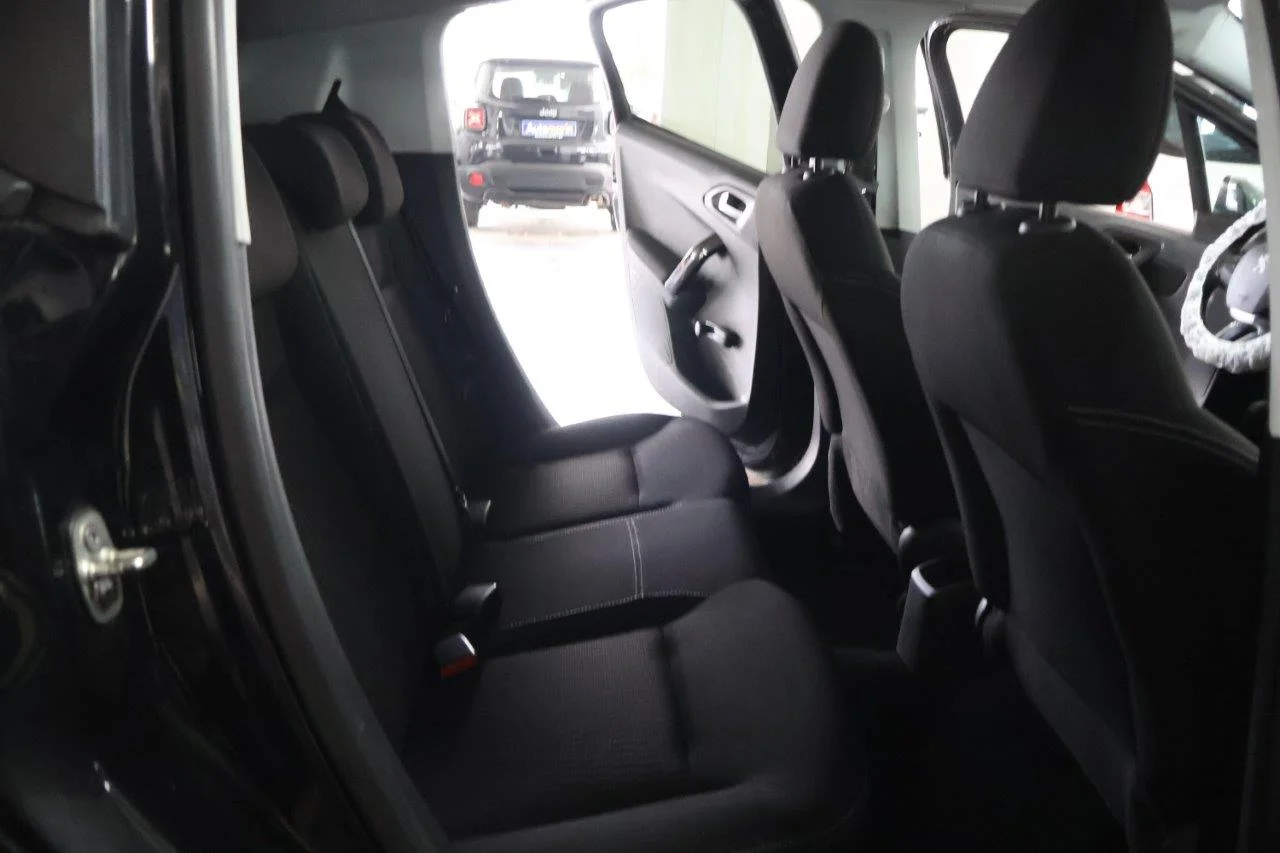 Peugeot 208 - View model 31
