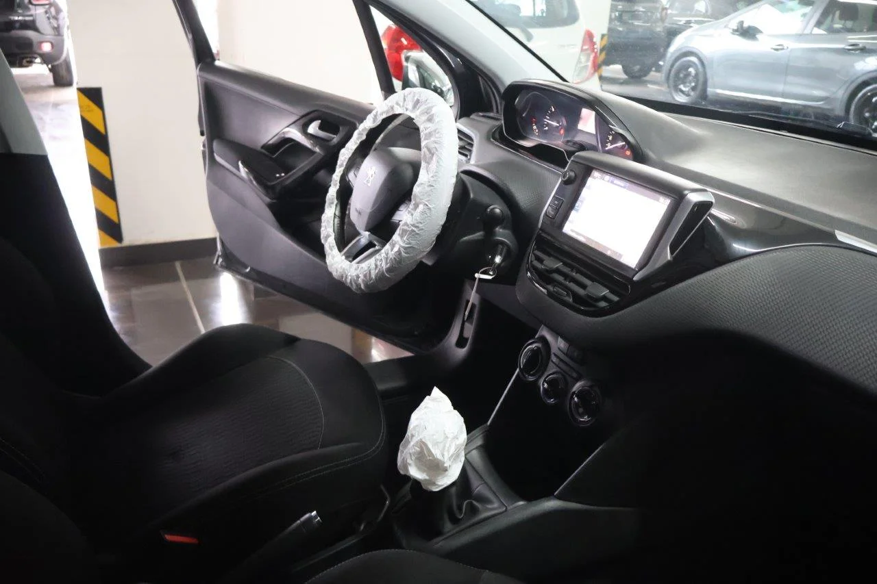 Peugeot 208 - View model 33