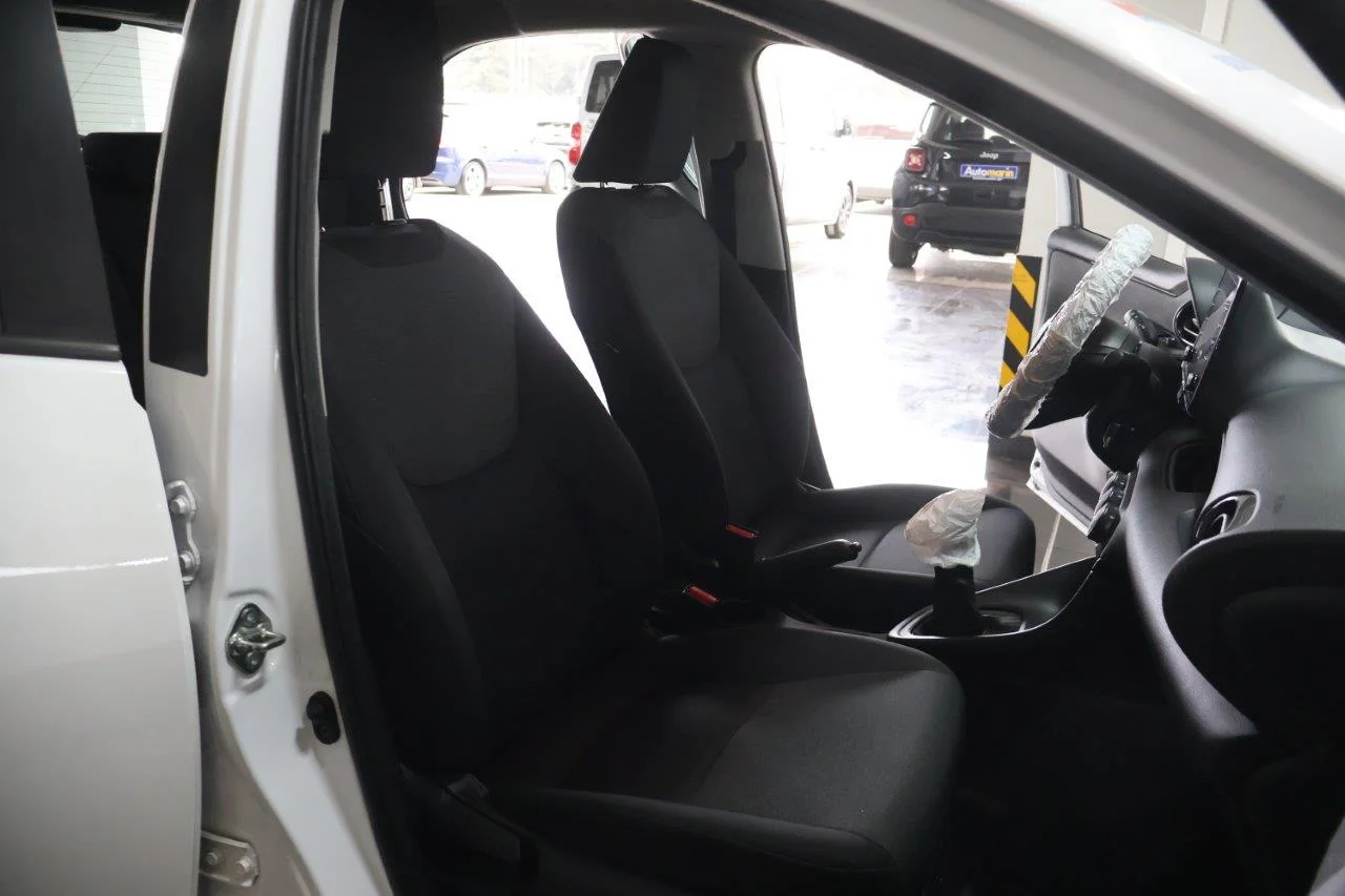 Toyota Yaris - View model 35