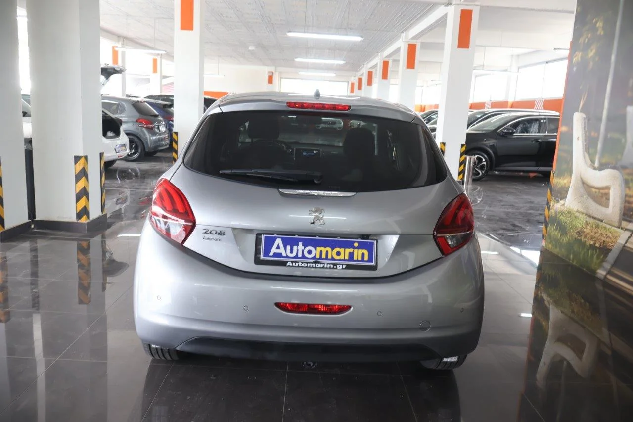 Peugeot 208 - View model 5
