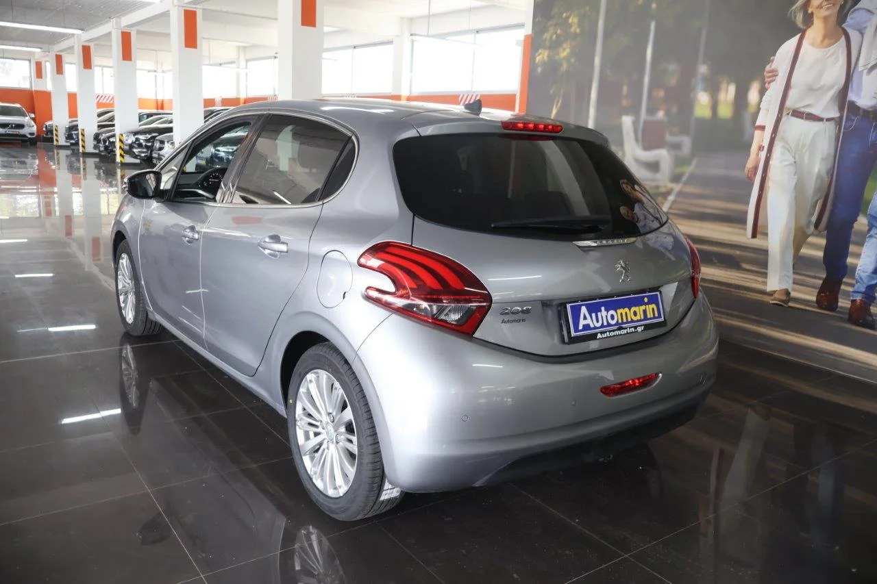 Peugeot 208 - View model 6