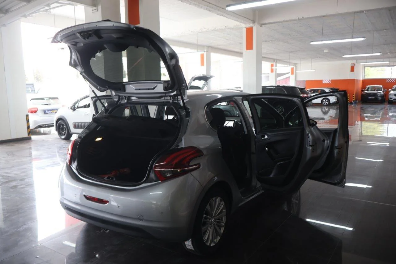 Peugeot 208 - View model 7