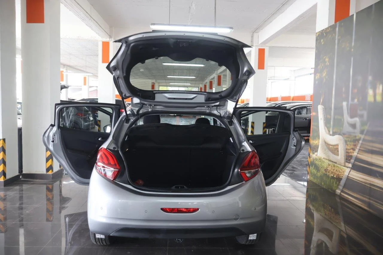 Peugeot 208 - View model 8