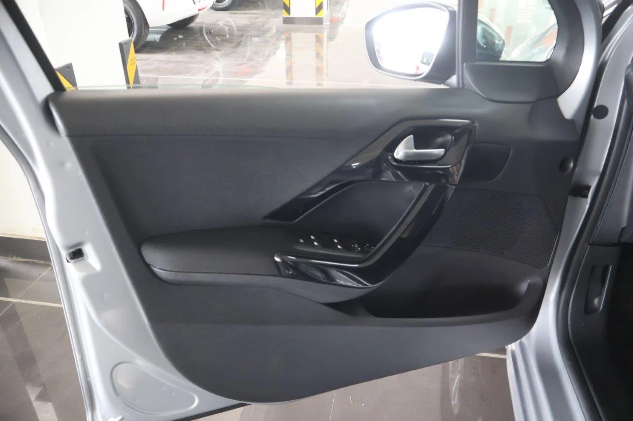Peugeot 208 - View model 25