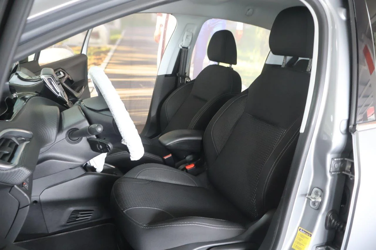 Peugeot 208 - View model 27