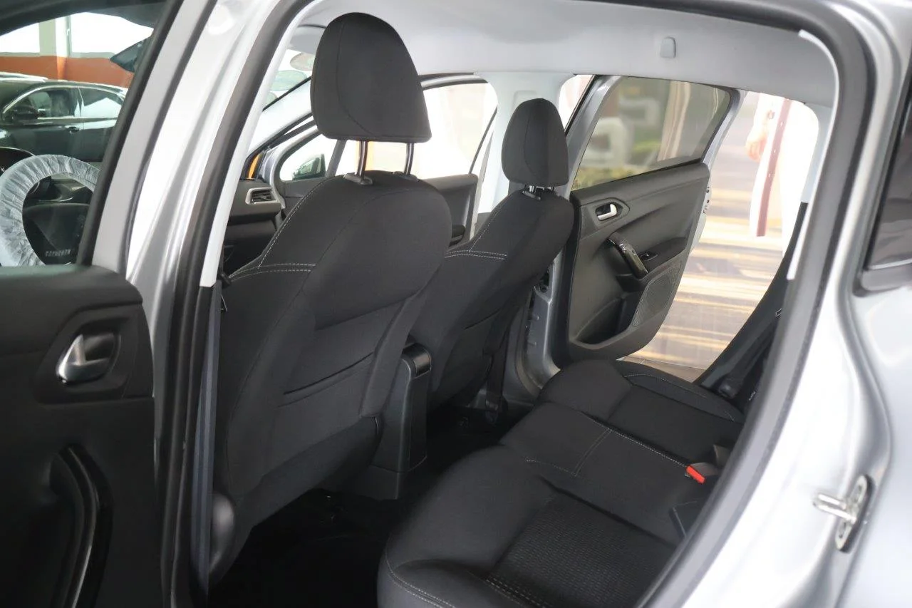 Peugeot 208 - View model 28