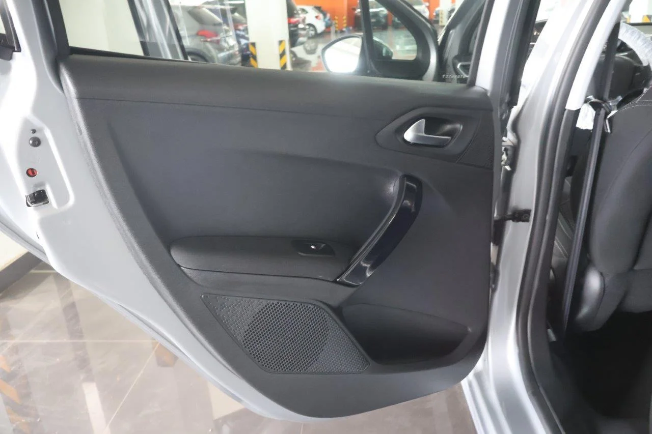 Peugeot 208 - View model 29