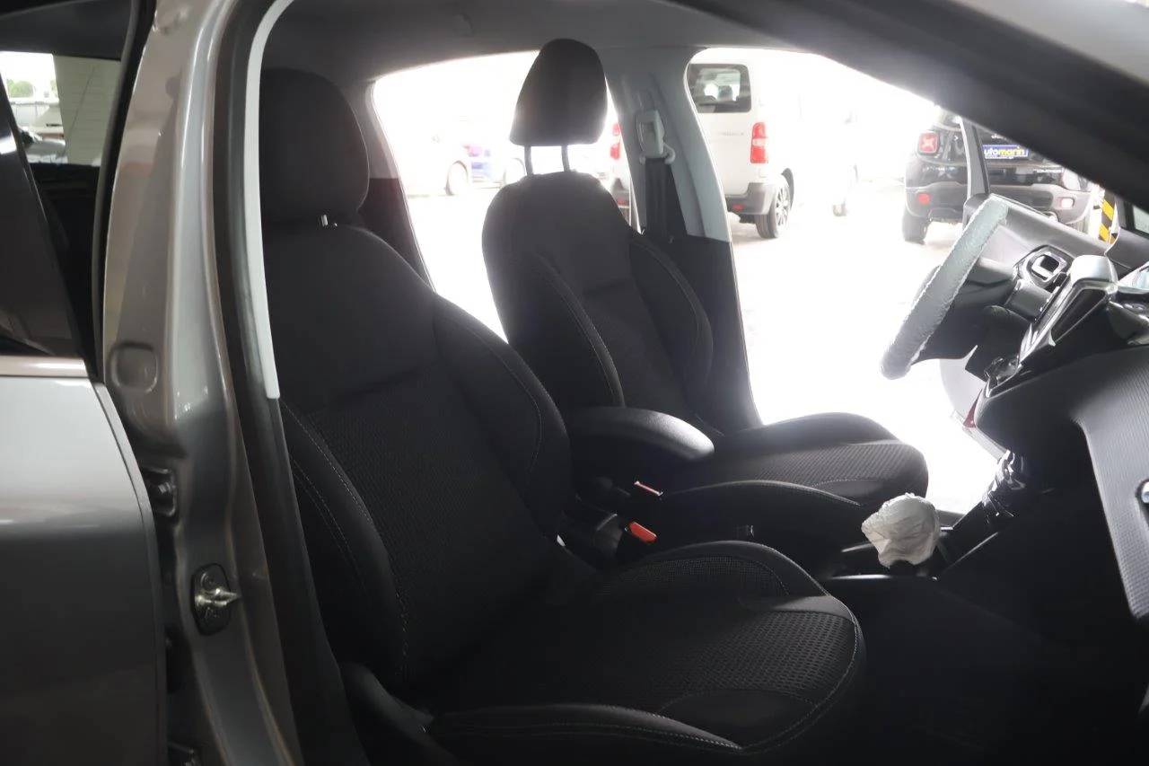 Peugeot 208 - View model 33