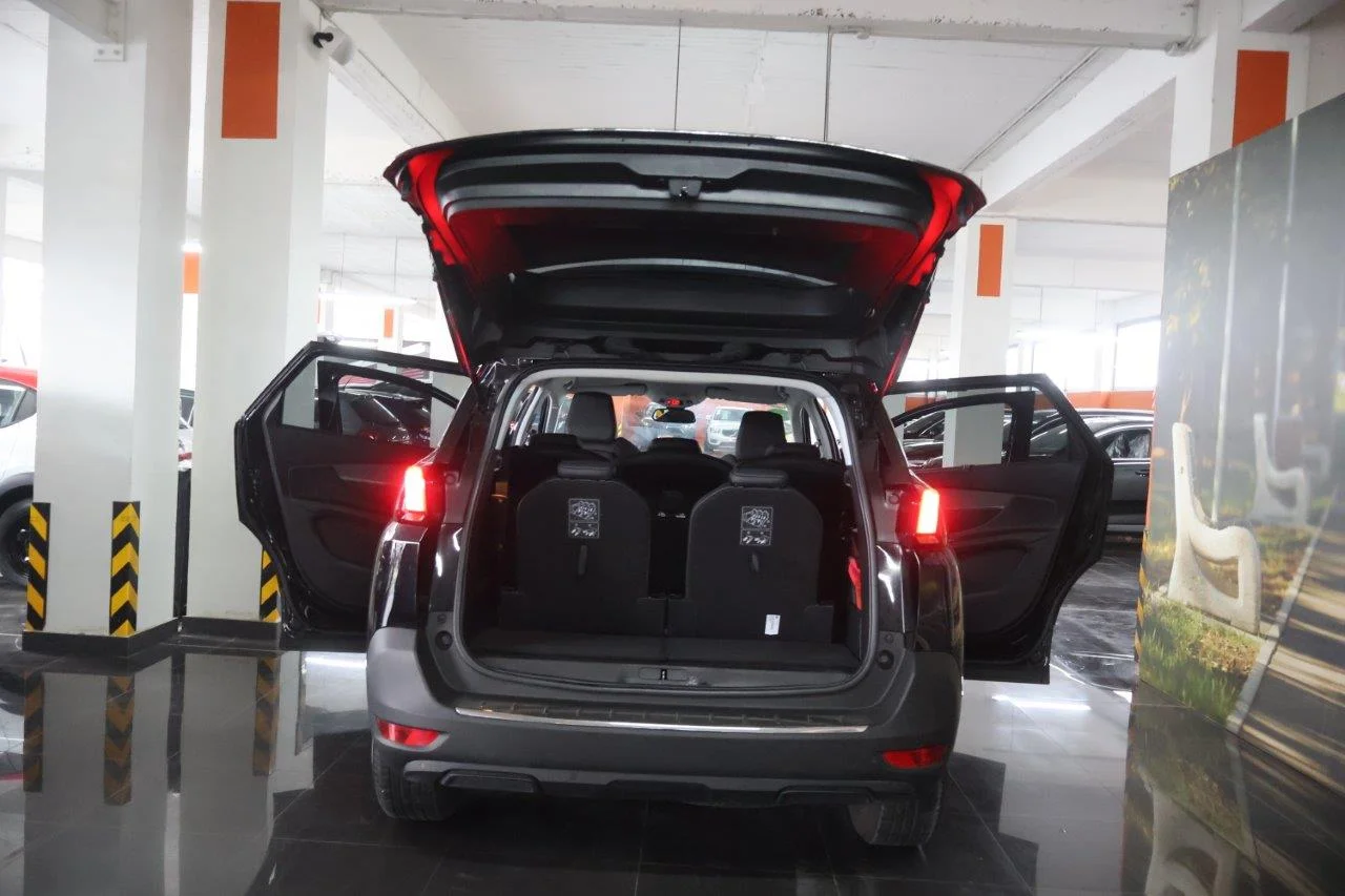 Peugeot 5008 - View model 8