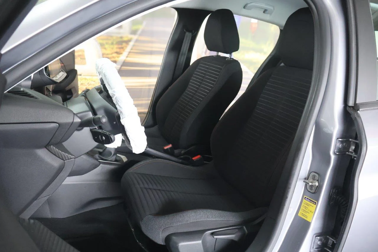 Peugeot 208 - View model 25