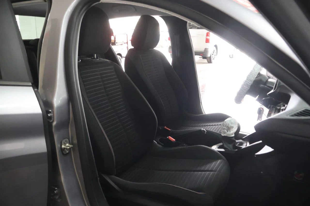 Peugeot 208 - View model 31
