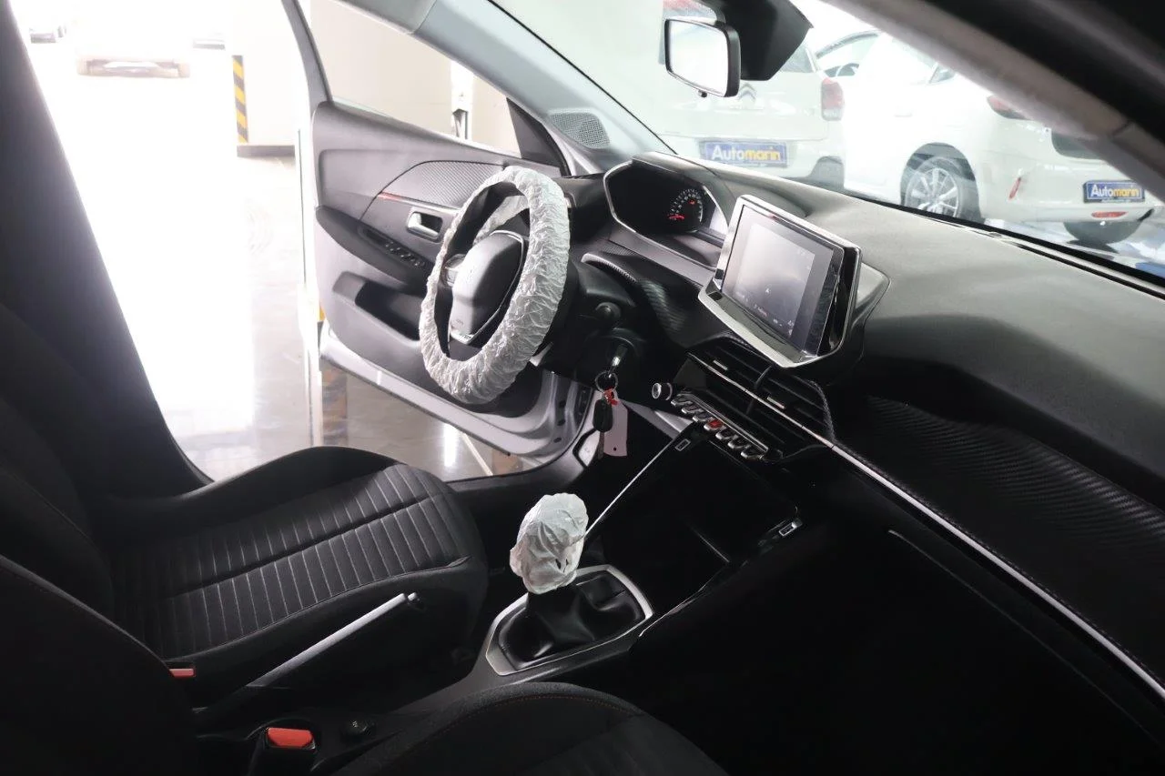 Peugeot 208 - View model 32