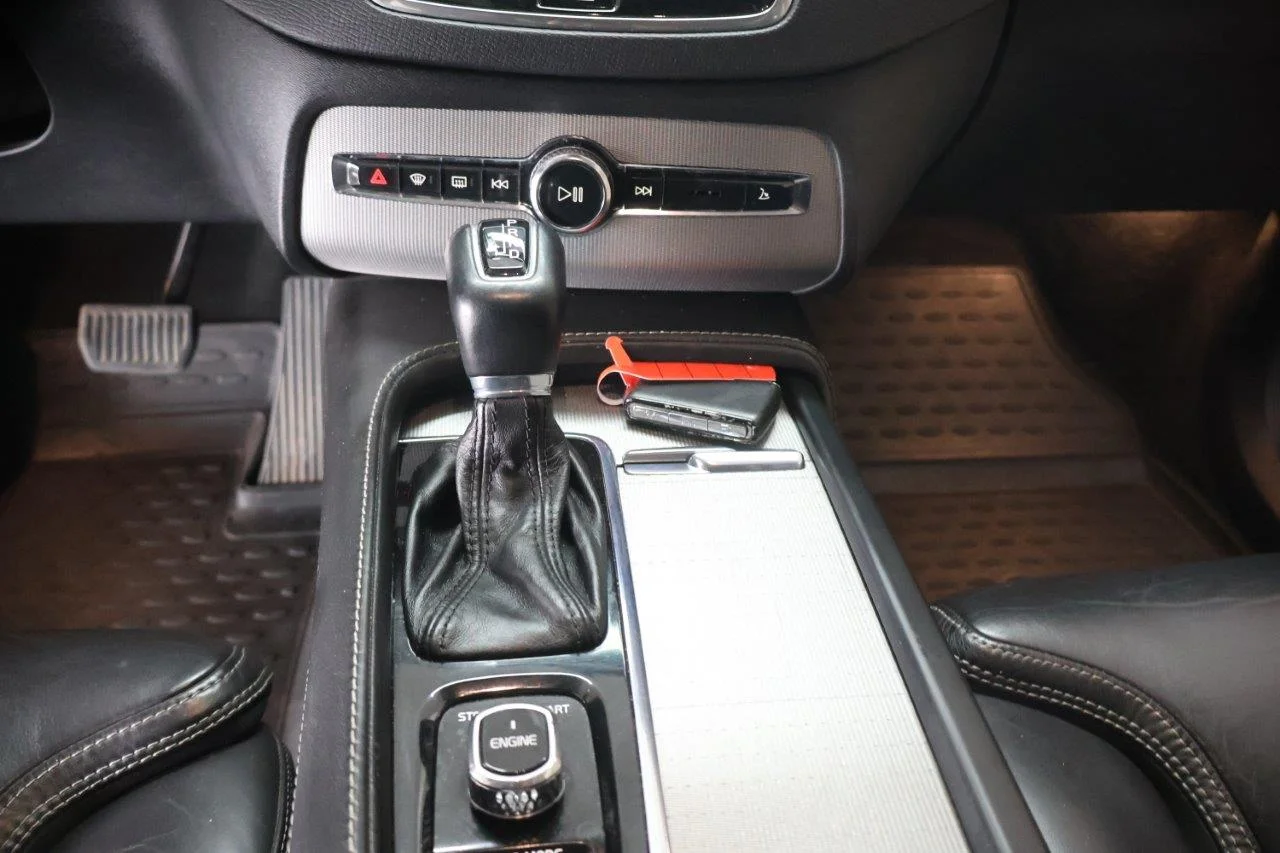 Volvo XC 90 - View model 24